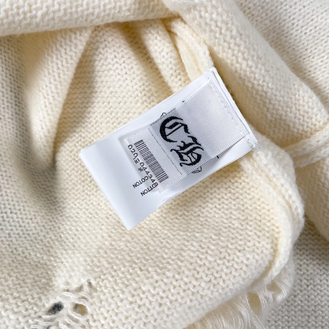 P230 High-quality Chrome Hearts CH Chrome Hearts patchwork cross hole knitted sweater pullover. The popular style is the same for men and women. It is matched with black and white. It looks good in real life. The upper body is good-looking. It looks good in daily wear. It is even more photogenic. It’s hard not to buy it. Buy it for me!!! Believe me, no one can refuse such a long Chrome Hearts jacket. The version has been expanded based on the old version. The upper body is loose and stylish, and the hem is expanded to a casual design. Fat people look extremely slim, thin people have limited height and high-end. Ten thousand yuan ZP printing, 1:1 perfect restoration, looks good when worn alone or stacked, can be easily controlled by both men and women. If you care more about quality, you must also respect the price. It is completely different from the thin see-through bottoms and junk products on the market that pill when worn. If the style makes you shine at a glance, then quality is what you should pay more attention to. Compared with price, we focus on quality. Customers who have received my products all know it. ️️️ Sweaters on the market are generally made of bract core yarn. We use modal. The advantages over core-spun yarn are very intuitive: high cost, high price, high density, relatively expensive for developers, and let us make a lot less money. In addition, it is delicate, has no scum on the upper body, resists pilling, and is high-end. We are conscientious sellers and do not use core-spun yarn. Apart from being cheap, core-spun yarn is really useless. It shrinks, pills, hooks, and makes people pierced. He is proficient in everything. It is 2024. Who doesn’t want to look decent when they go out? Quality determines the upper body effect. No matter how bad the quality, the best style is still the temperament of the urban-rural fringe. We only do long-term business. Quality determines character. Take it back and wear it with confidence and wash it. The quality of the pattern will definitely make your eyes shine. We only make the right version of high quality. We make high-end hard goods. Reject junk goods and reject fast food. Conscientious quality and conscientious price. You deserve it!  Color: Black White Gray Red Size: S M L